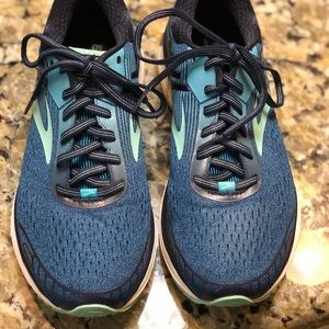 Brooks women’s Adrenaline GTS 18 SZ 10 B- running
